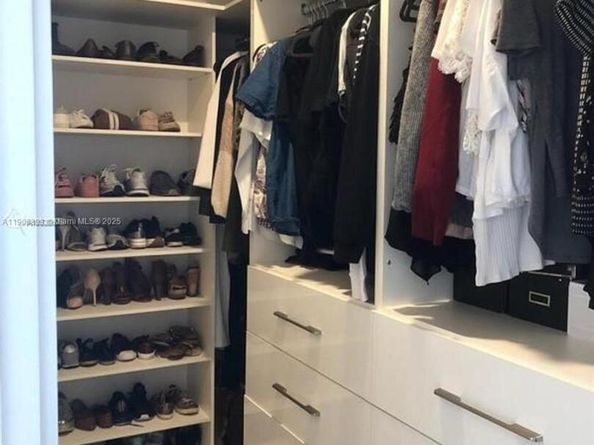 4500 NW 8th Pl, Plantation FL 33317