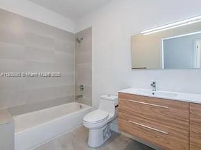 4500 NW 8th Pl, Plantation FL 33317