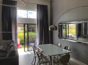 4500 NW 8th Pl, Plantation FL 33317