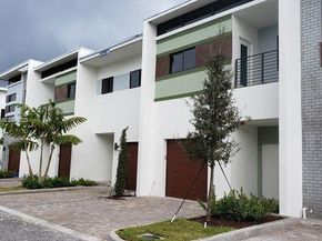 4500 NW 8th Pl, Plantation FL 33317