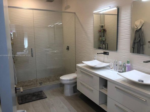 4500 NW 8th Pl, Plantation FL 33317