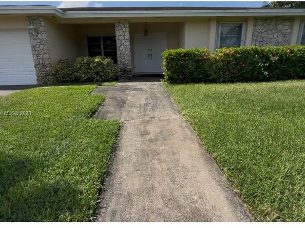 16628 Golfview Dr, Weston FL 33326