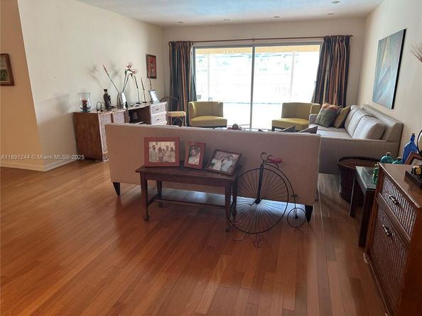 16628 Golfview Dr, Weston FL 33326