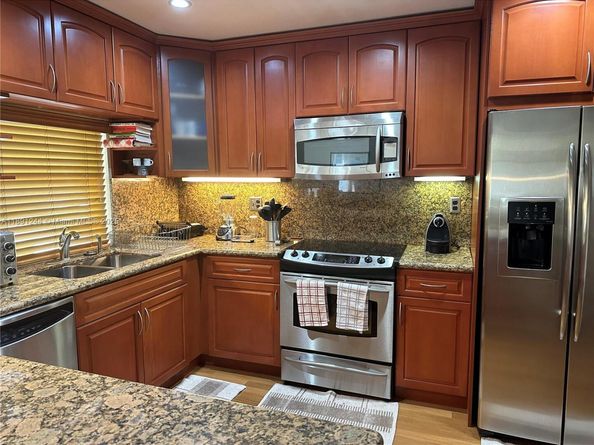 16628 Golfview Dr, Weston FL 33326