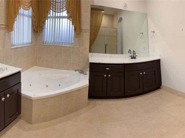 15375 SW 93rd Ln, Miami FL 33196
