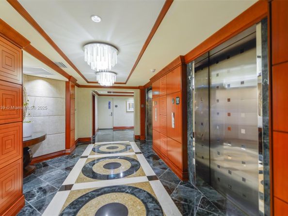 21050 Point Pl 702, Aventura FL 33180