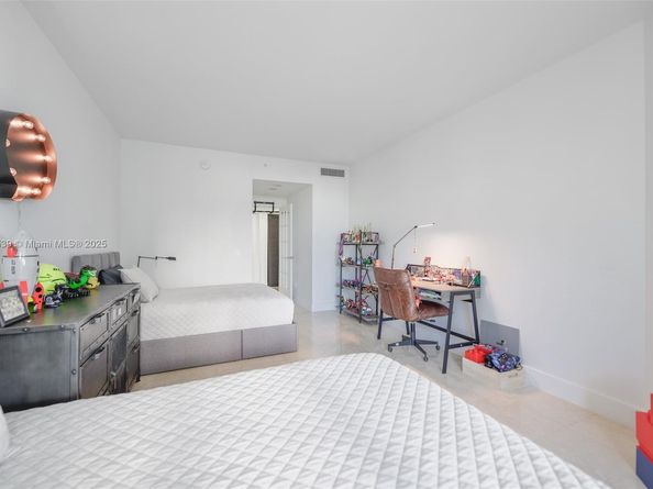 21050 Point Pl 702, Aventura FL 33180