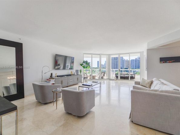 21050 Point Pl 702, Aventura FL 33180