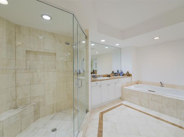 21050 Point Pl 702, Aventura FL 33180