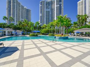 21050 Point Pl 702, Aventura FL 33180