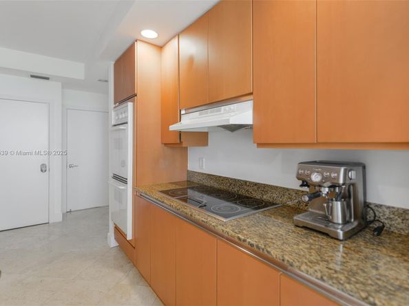 21050 Point Pl 702, Aventura FL 33180