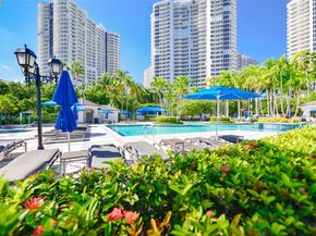 21050 Point Pl 702, Aventura FL 33180