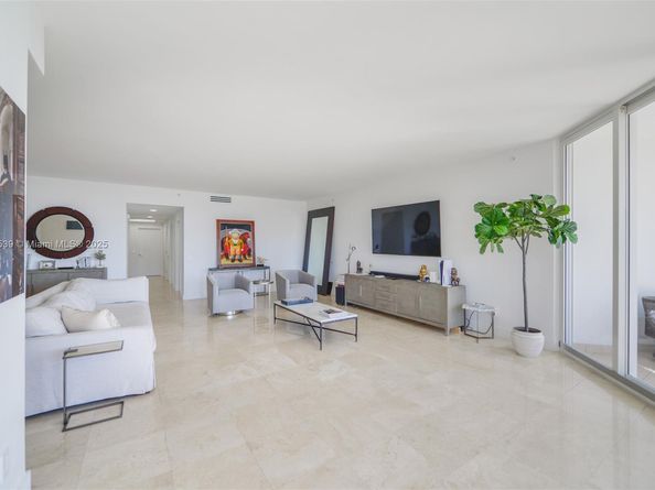 21050 Point Pl 702, Aventura FL 33180