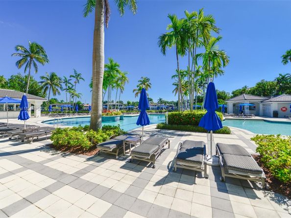 21050 Point Pl 702, Aventura FL 33180