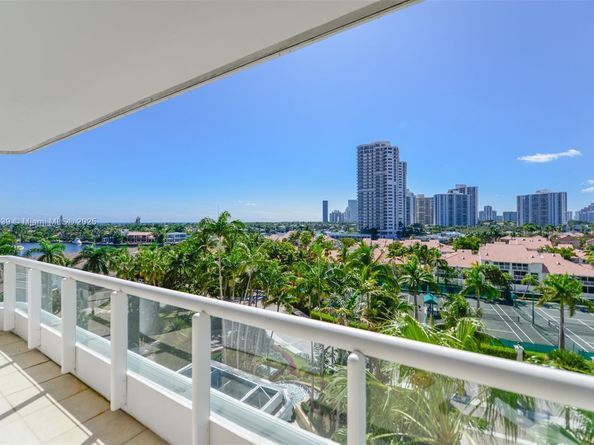 21050 Point Pl 702, Aventura FL 33180