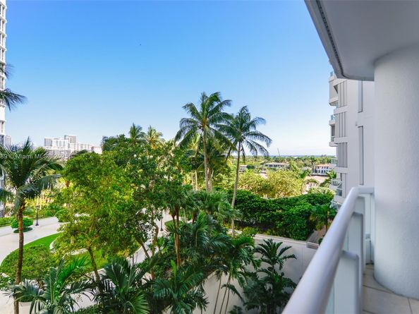 21050 Point Pl 702, Aventura FL 33180