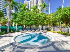 21050 Point Pl 702, Aventura FL 33180