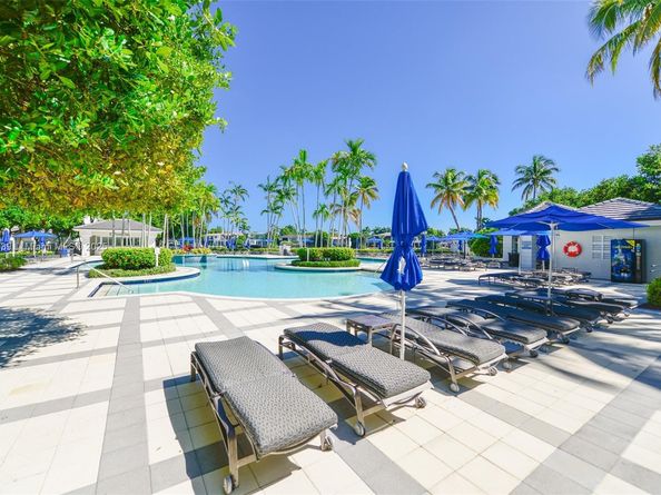 21050 Point Pl 702, Aventura FL 33180