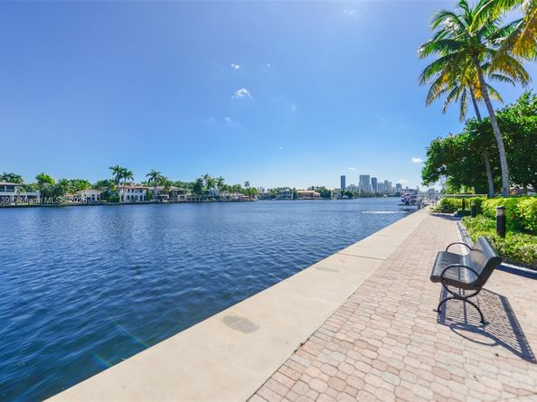 21050 Point Pl 702, Aventura FL 33180