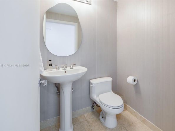 21050 Point Pl 702, Aventura FL 33180