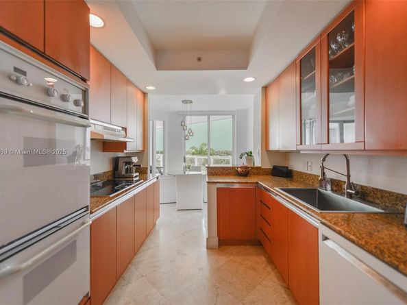 21050 Point Pl 702, Aventura FL 33180