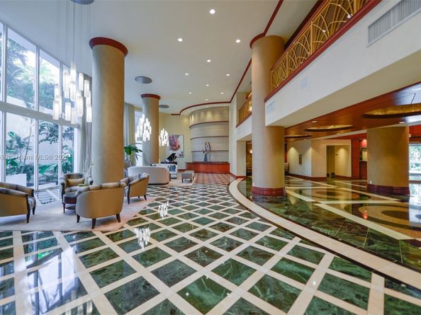 21050 Point Pl 702, Aventura FL 33180