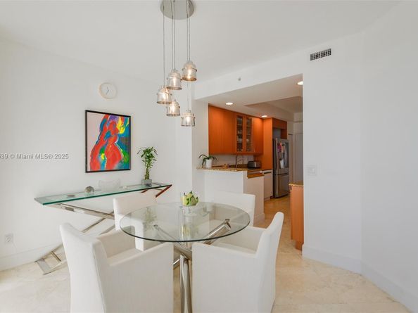 21050 Point Pl 702, Aventura FL 33180