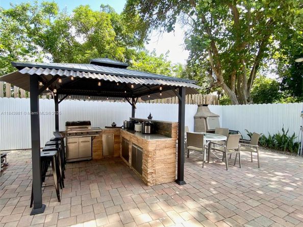 739 NW 112th St, Miami FL 33168