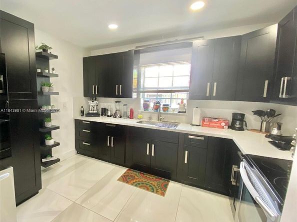 739 NW 112th St, Miami FL 33168