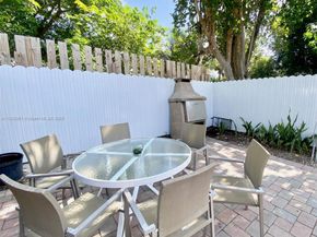 739 NW 112th St, Miami FL 33168