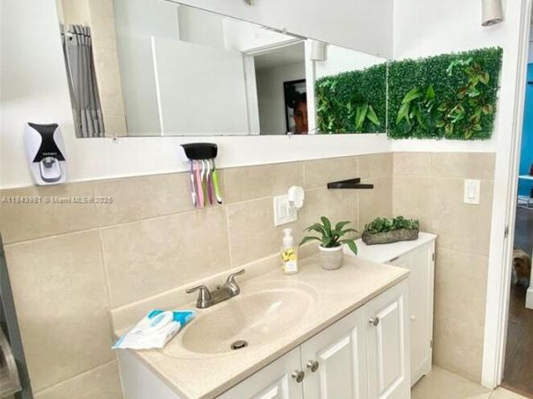739 NW 112th St, Miami FL 33168