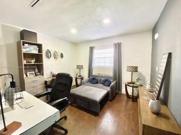 739 NW 112th St, Miami FL 33168