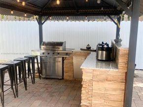 739 NW 112th St, Miami FL 33168