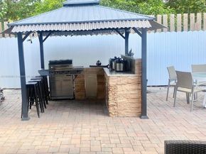 739 NW 112th St, Miami FL 33168