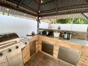 739 NW 112th St, Miami FL 33168