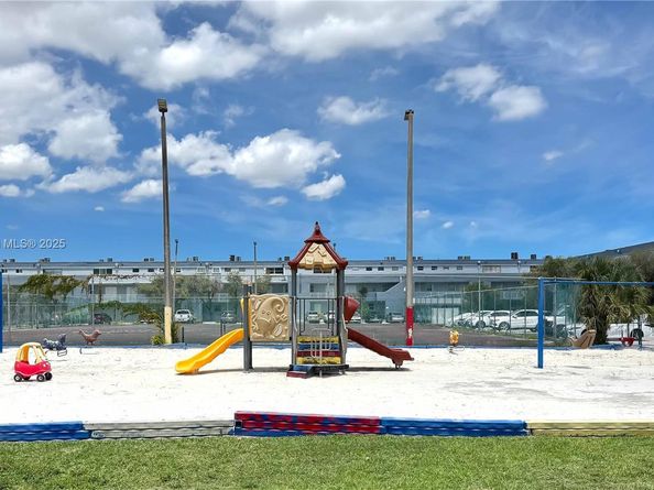 9365 Fontainebleau Blvd E209, Miami FL 33172
