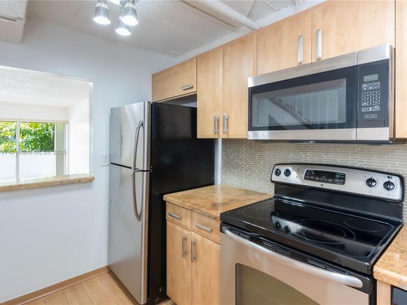 9365 Fontainebleau Blvd E209, Miami FL 33172