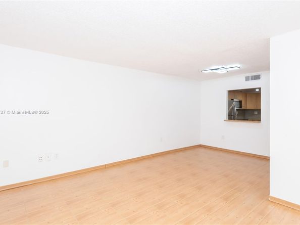 9365 Fontainebleau Blvd E209, Miami FL 33172