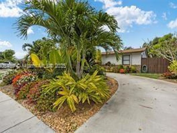 1765 SW 3rd Ct, Homestead FL 33030