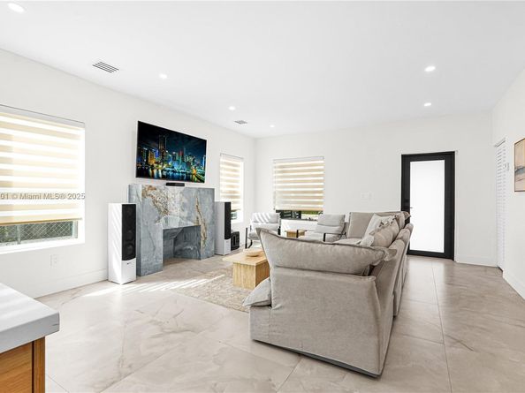 84 NW 48th St, Miami FL 33127