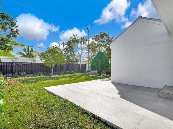 84 NW 48th St, Miami FL 33127