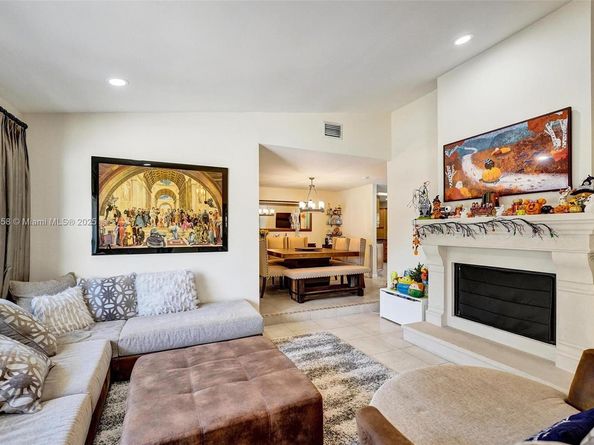 1501 NW 99th Ave, Plantation FL 33322