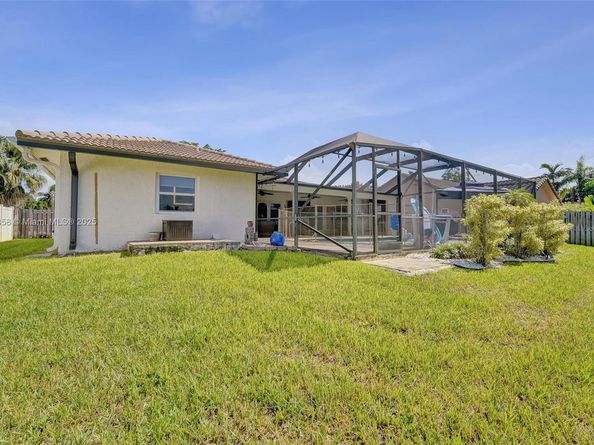 1501 NW 99th Ave, Plantation FL 33322