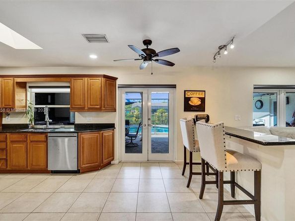 1501 NW 99th Ave, Plantation FL 33322