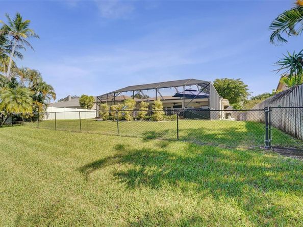 1501 NW 99th Ave, Plantation FL 33322