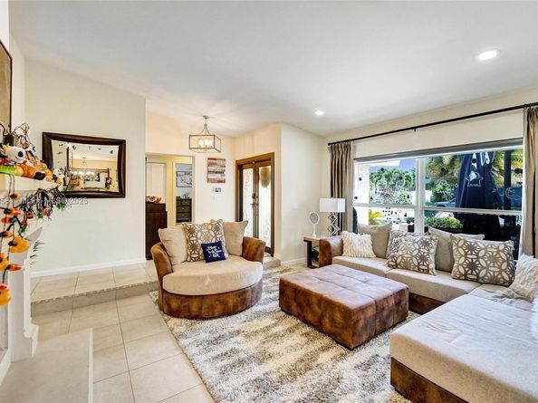 1501 NW 99th Ave, Plantation FL 33322