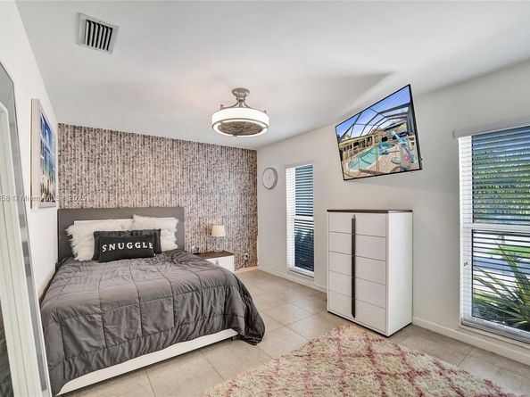 1501 NW 99th Ave, Plantation FL 33322