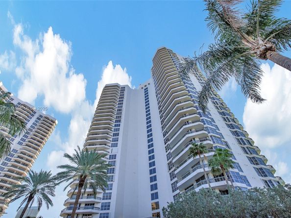 19101 NE 36th Ct 2405, Aventura FL 33180