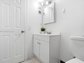 6960 Miami Gardens Dr 2124, Hialeah FL 33015