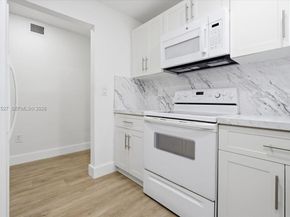 6960 Miami Gardens Dr 2124, Hialeah FL 33015